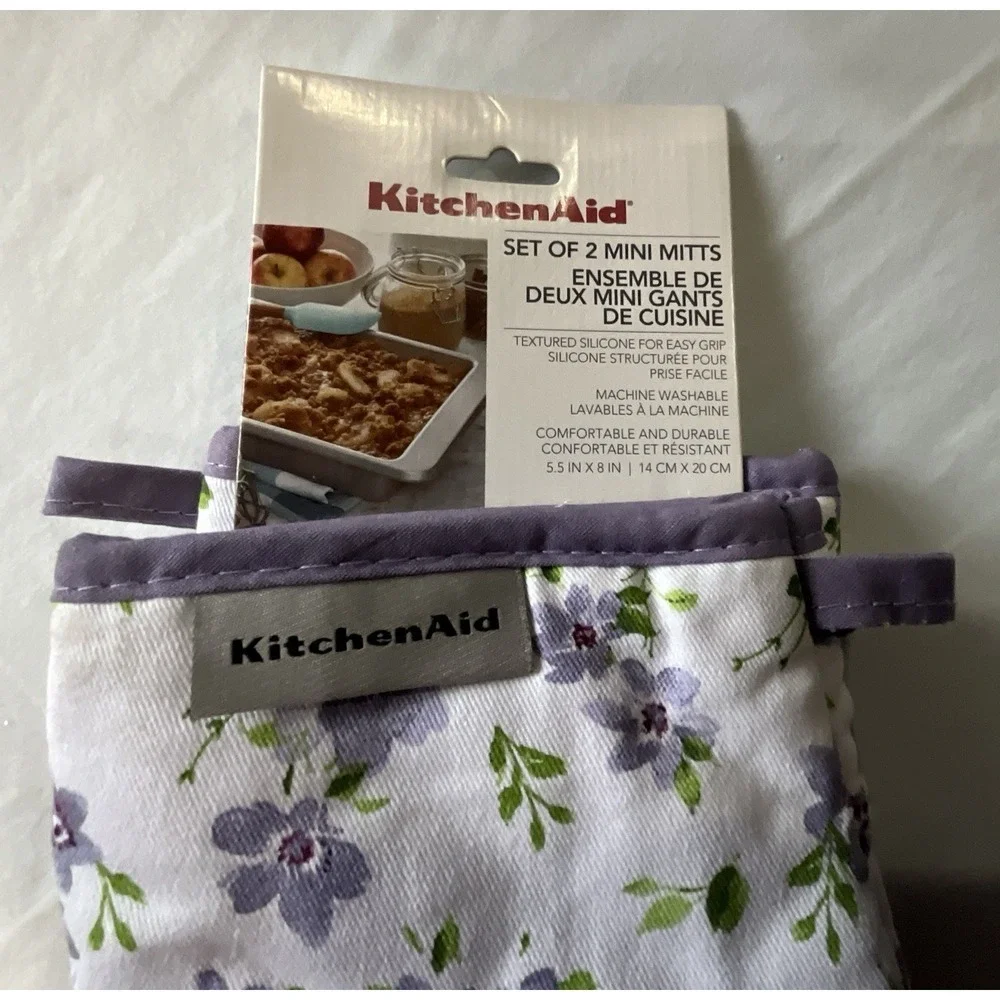 New Set Of KitchenAid Mini Oven Mitts - Purple Flowers‎